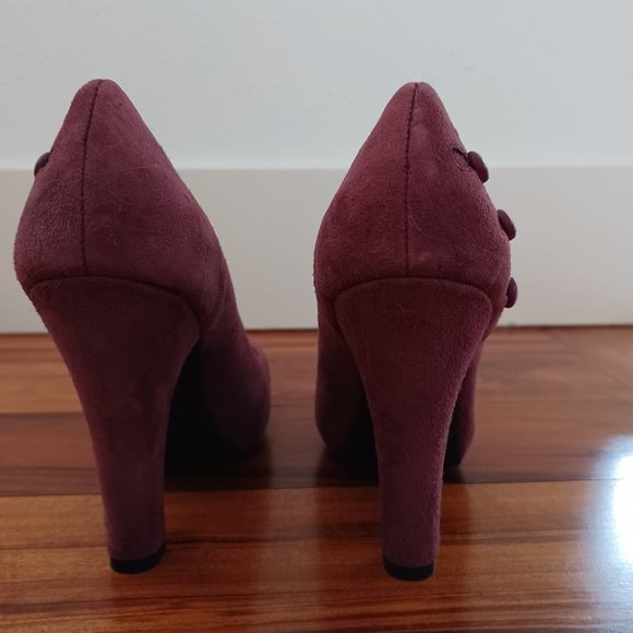 BCBG Paris, crushed velvet plum colored heels size 6 - Picture 5 of 6
